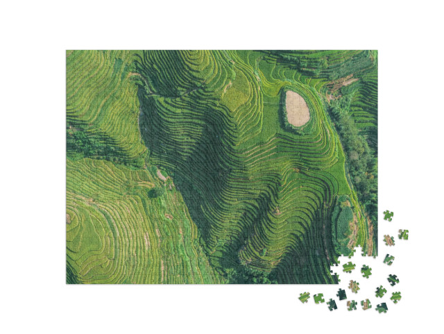 Puzzel 1000 stukjes „Luchtfoto van groene en gele rijstvelden in China“