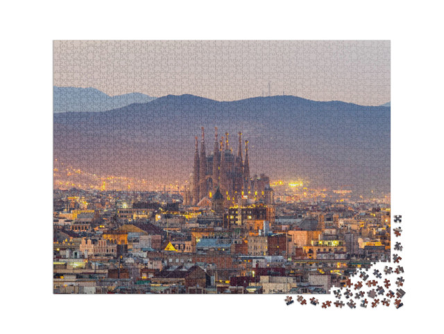 Puzzel 2000 stukjes „Barcelona en Sagrada Familia bij schemering, Spanje“