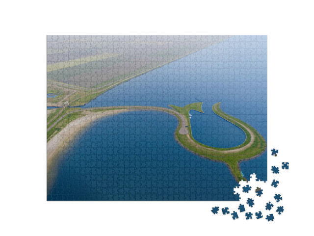 Puzzel 1000 stukjes „Dronebeeld van het kunstmatige tulpeiland Tulpeiland Zeewolde, Nederland“