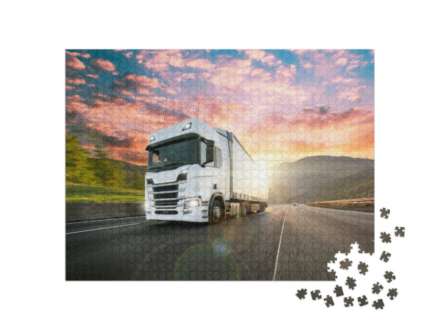 Puzzel 1000 stukjes „Witte vrachtwagen met container op de snelweg“