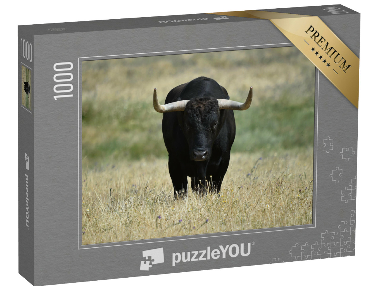 Puzzel 1000 stukjes „Een zwarte stier met grote horens in het veld“
