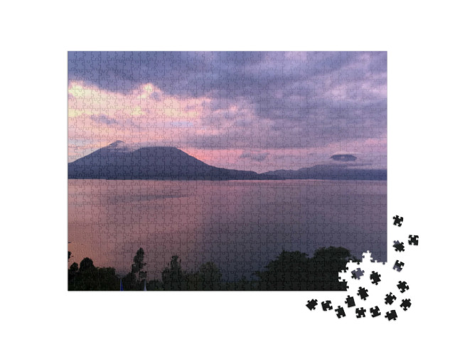 Puzzel 1000 stukjes „Prachtig meer van Atitlán bij zonsondergang, Guatemala“