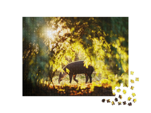 Puzzel 1000 stukjes „Tapir in het zonlicht in het bos van een dierentuin“