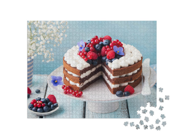 Puzzel 1000 stukjes „Chocoladetaart met slagroom en verse bessen“