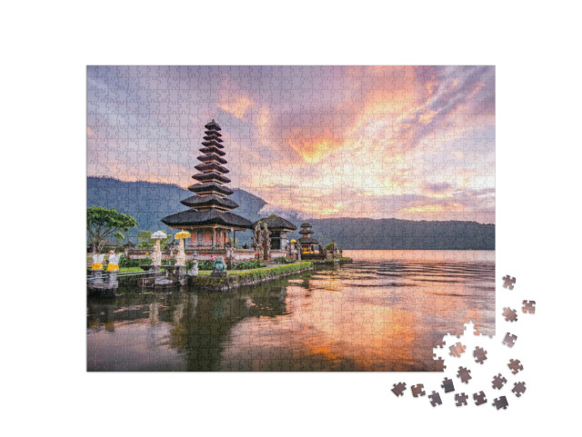 Puzzel 1000 stukjes „Hindoetempel in het landschap van de Bratan Zee, Bali, Indonesië“