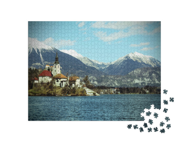 Puzzel 1000 stukjes „Kerk op het eiland Bled voor besneeuwde bergen, Slovenië“