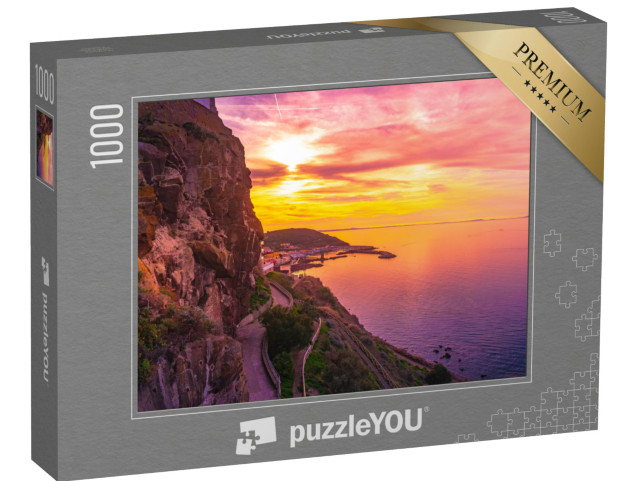 Puzzel 1000 stukjes „Oud stadscentrum van Castelsardo met oude steeg, Sardinië, Italië“