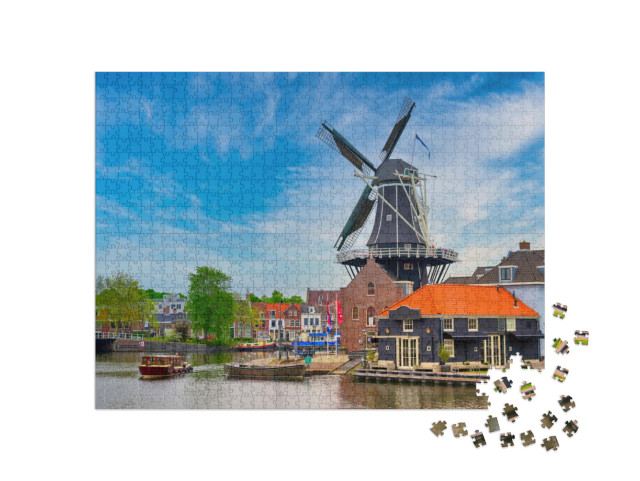 Puzzel 1000 stukjes „Een windmolen langs de grachten in Haarlem, Nederland“