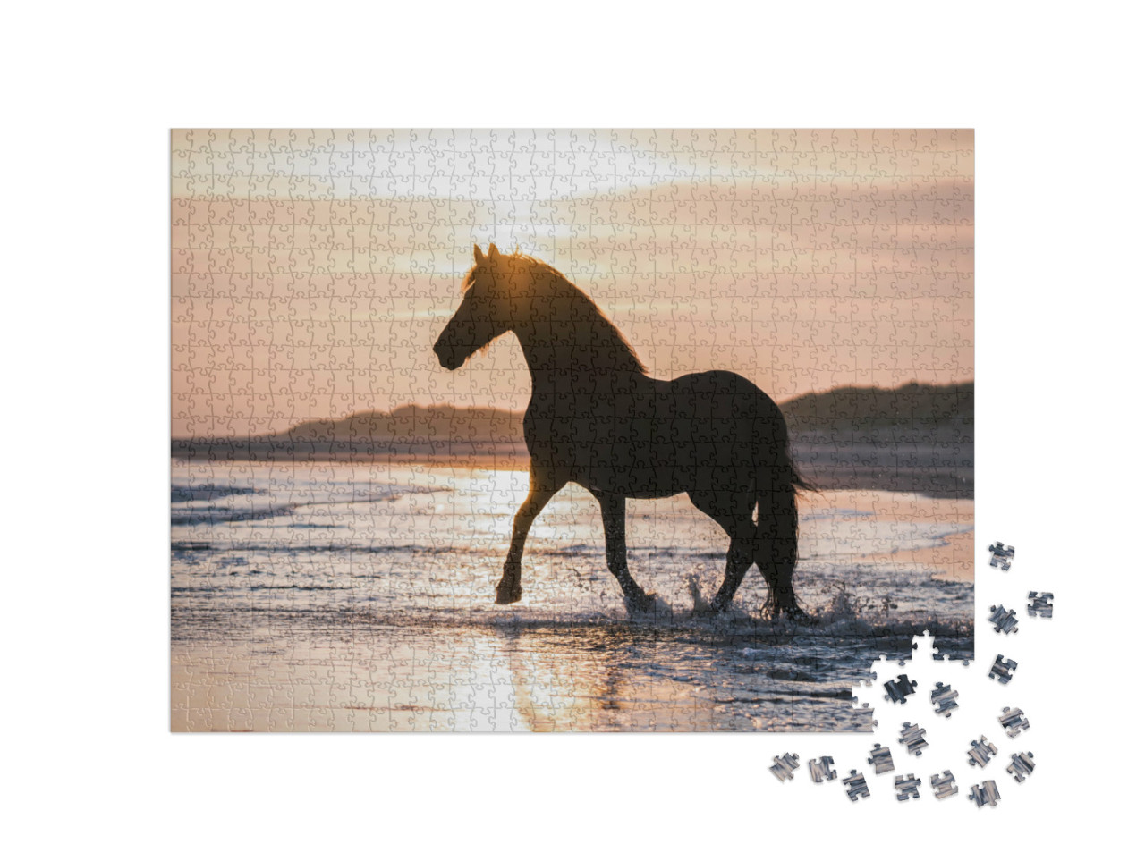 Puzzel 1000 stukjes „Zwart paard draaft vrij over het strand tegen het avondlicht“