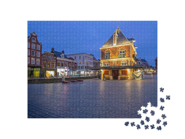 Puzzel 1000 stukjes „Stadsgezichten van Leeuwarden met het Waaggebouw bij zonsondergang“