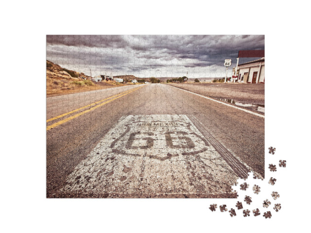 Puzzel 1000 stukjes „Een oud Route 66 bord geschilderd op de weg“