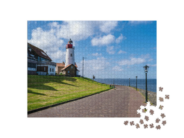 Puzzel 1000 stukjes „Vuurtoren van Urk op een zonnige dag in Nederland“
