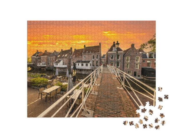 Puzzel 1000 stukjes „Beroemde middeleeuwse 'hangende keukens' in de historische stad Appingedam, Groningen“