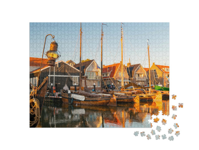 Puzzel 1000 stukjes „Traditioneel vissersdorp Urk bij zonsondergang, Flevoland“