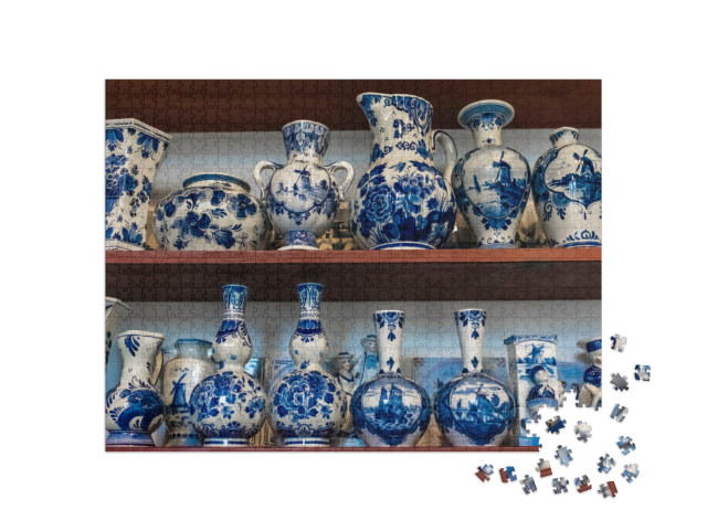 Puzzel 1000 stukjes „Traditionele Delftsblauwe porseleinen vazen, in een winkel in Delft“