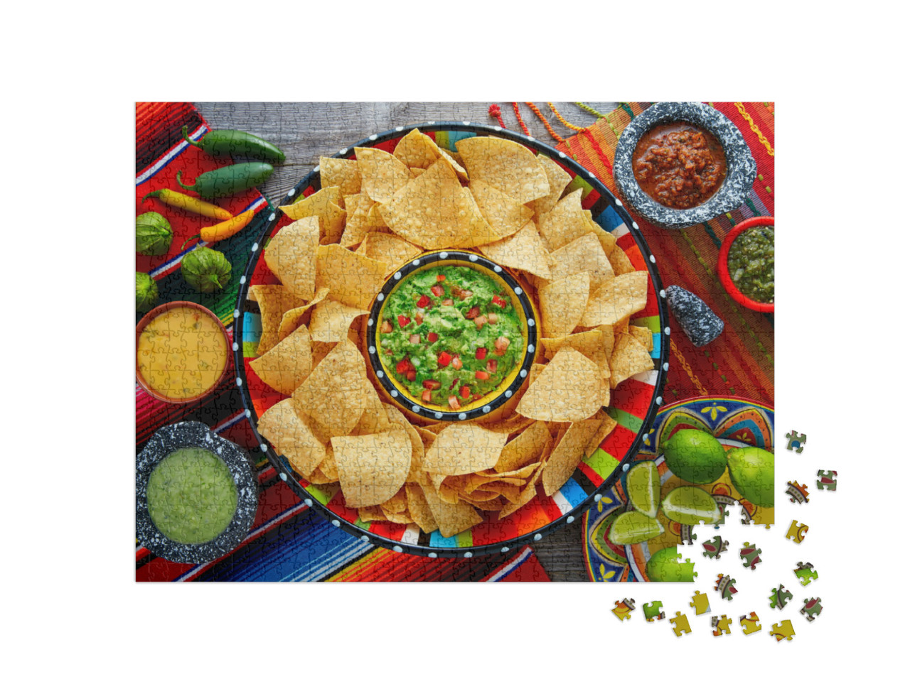 Puzzel 1000 stukjes „Nachos met guacamole tortillachips in een sombrero bord“