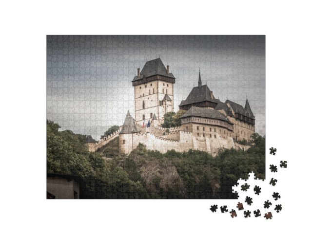 Puzzel 1000 stukjes „Kasteel Karlstein, een groot gotisch kasteel, Midden-Bohemen, Tsjechië“