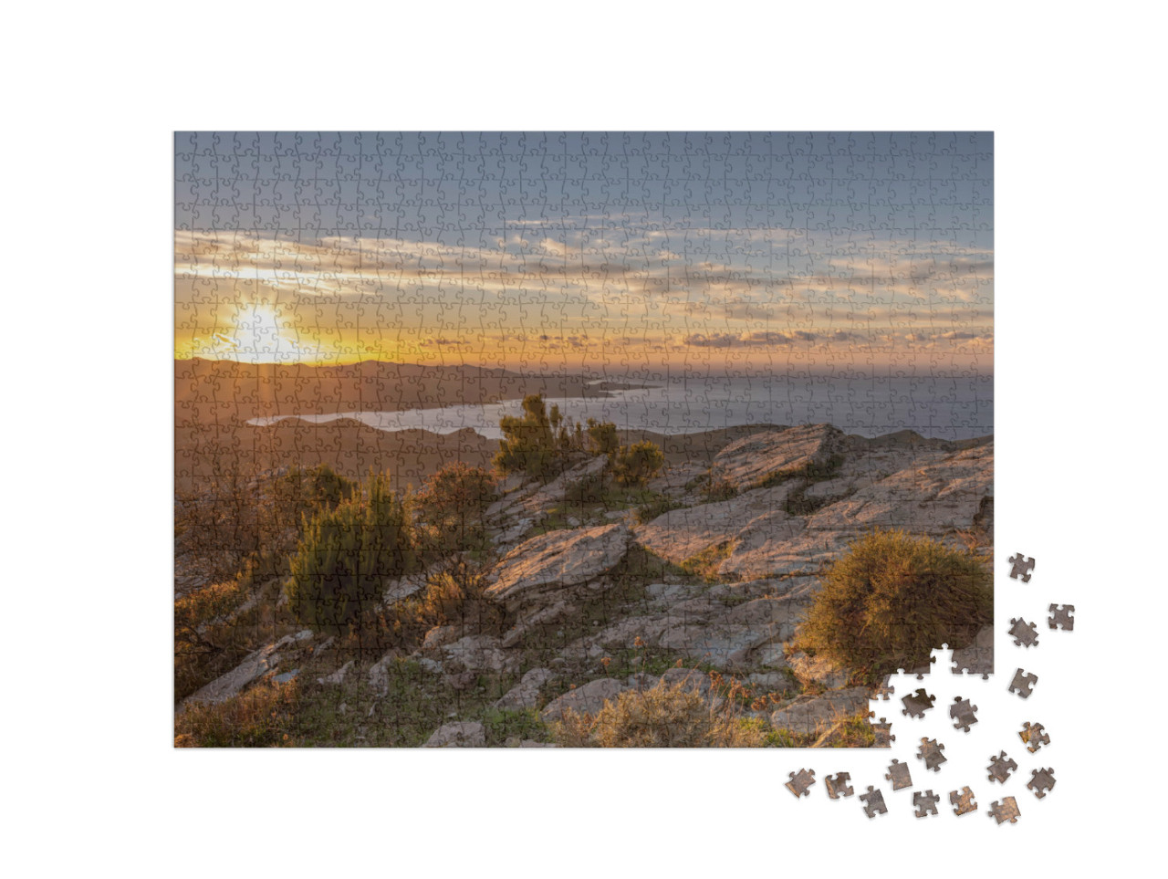 Puzzel 1000 stukjes „Herfstvegetatie in de bergen van Corsica met de zee op de achtergrond“
