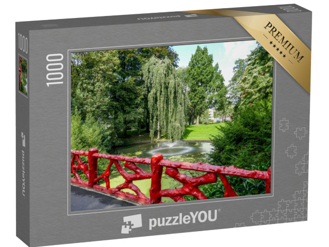 Puzzel 1000 stukjes „Rood houten hek en meer met fontein in het stadspark "Valkenberg" in Breda“